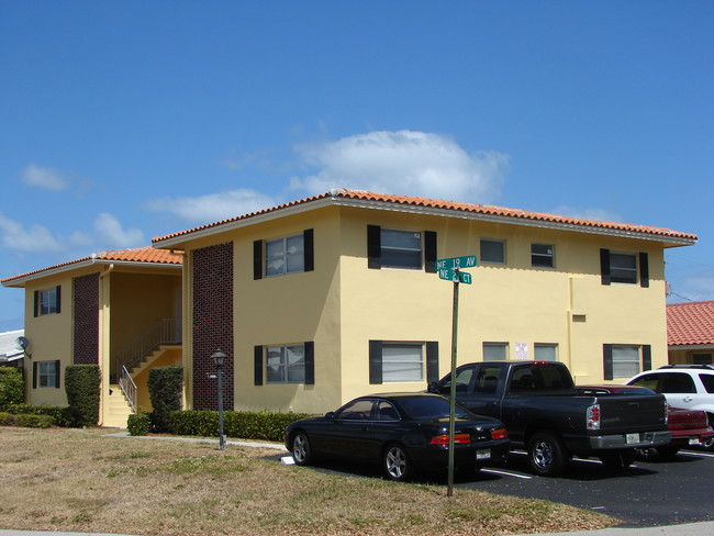 2750 19th Ave in Lighthouse Point, FL - Building Photo - Building Photo