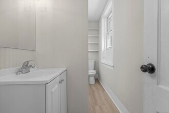 236 Oak St in New Britain, CT - Building Photo - Building Photo