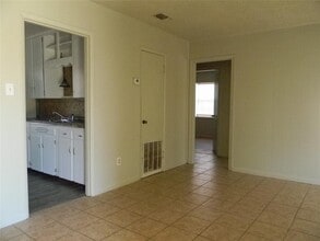 3018 Robinson Blvd in Texas City, TX - Building Photo - Building Photo