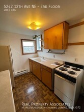 5242 12th Ave NE in Seattle, WA - Building Photo - Building Photo