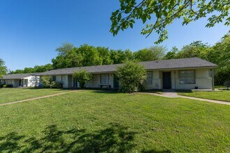 630 Hillcrest St in Hillsboro, TX - Building Photo - Building Photo