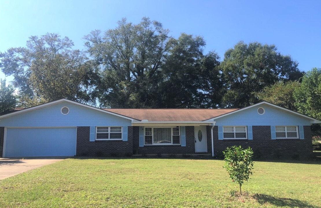 205 Northside Dr in Enterprise, AL - Building Photo