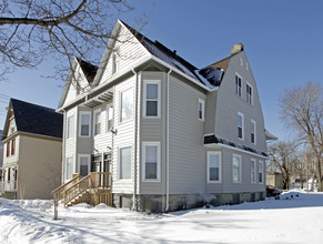 953-955 N 17th St in Milwaukee, WI - Building Photo - Building Photo