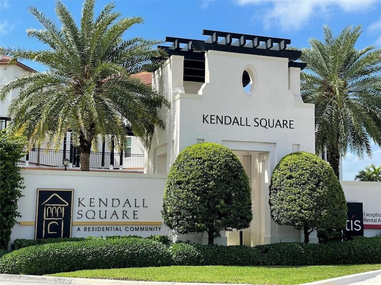 9446 SW 170th Passage in Miami, FL - Building Photo