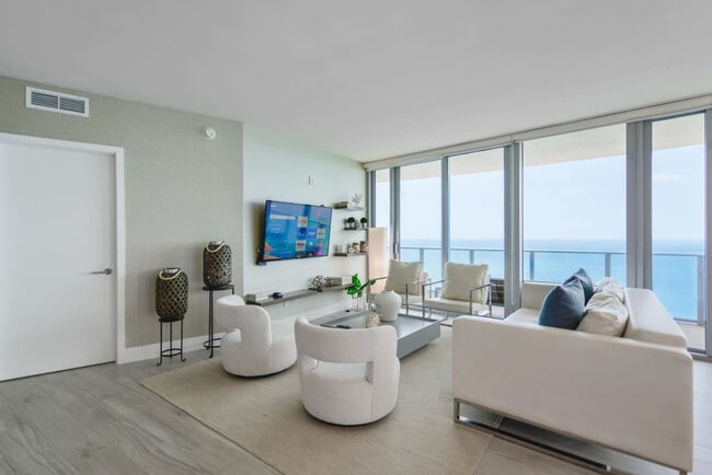 4111 S Ocean Dr in Hollywood, FL - Building Photo - Building Photo