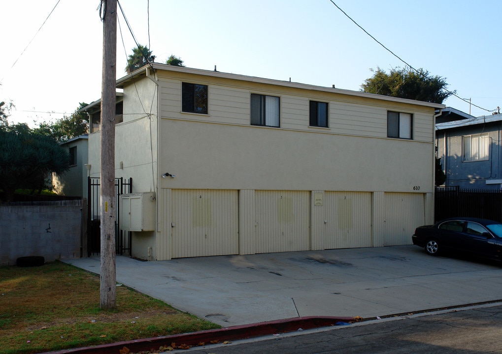 610 Kew St in Inglewood, CA - Building Photo