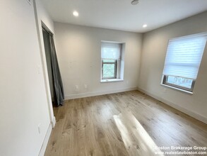 118 Buttonwood St, Unit #3 in Boston, MA - Building Photo - Building Photo