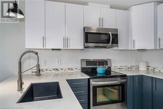 26 Madonna Dr in Hamilton, ON - Building Photo - Building Photo