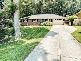 116 Indian Trail in Marietta, GA - Building Photo