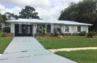 202 SW Reynolds Ave in Port St. Lucie, FL - Building Photo