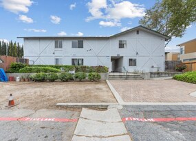 339 W 15th Ave in Escondido, CA - Building Photo