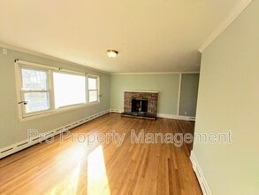 280 Mapleridge Dr in Waterbury, CT - Building Photo - Building Photo