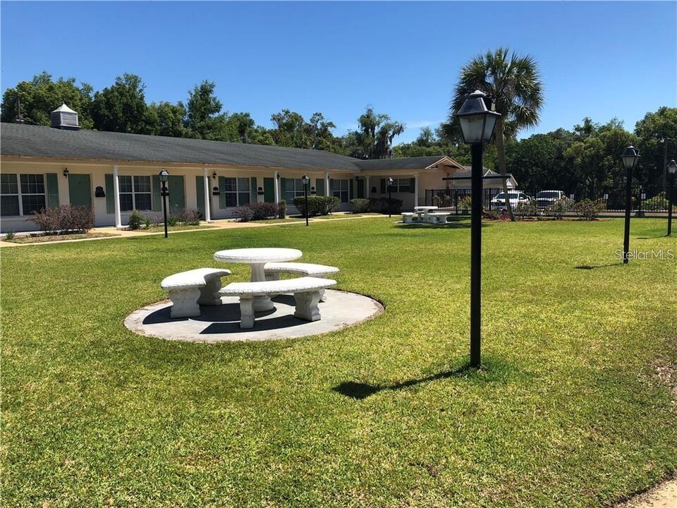107 Perkins St-Unit -10 in Leesburg, FL - Building Photo