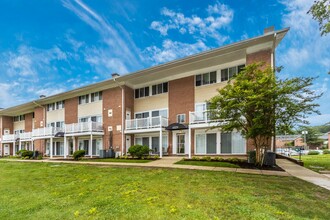 Avenue Apartments in Forestville, MD - Foto de edificio - Building Photo