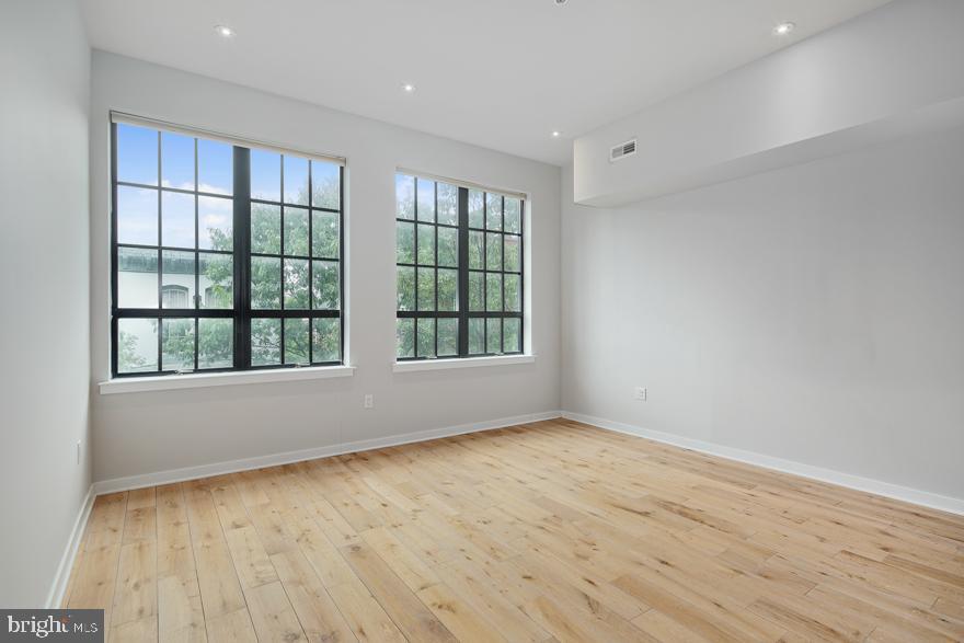 412 S 13th St in Philadelphia, PA - Building Photo