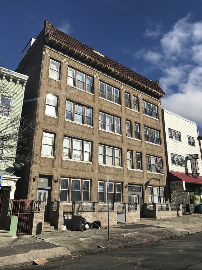 141-143 Park Ave in Newark, NJ - Foto de edificio - Building Photo