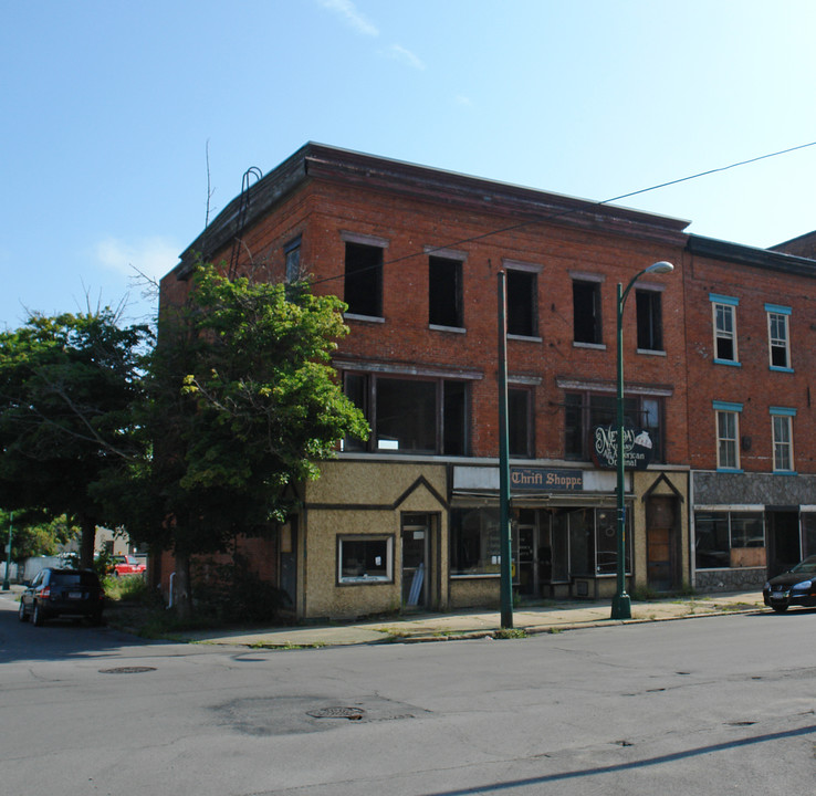 237-239 Bleecker St in Utica, NY - Building Photo