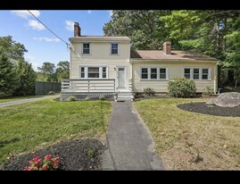 528 Elm Rd in Walpole, MA - Building Photo