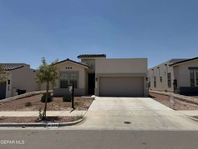 229 Farnborough St in El Paso, TX - Building Photo - Building Photo