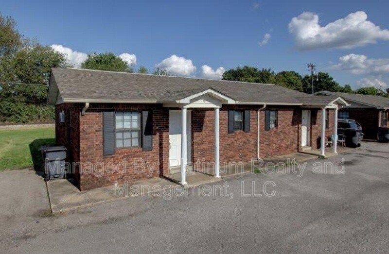 18-418 Thompsonville Ln in Oak Grove, KY - Building Photo