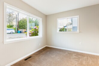 5246 21st Ave SW in Seattle, WA - Foto de edificio - Building Photo