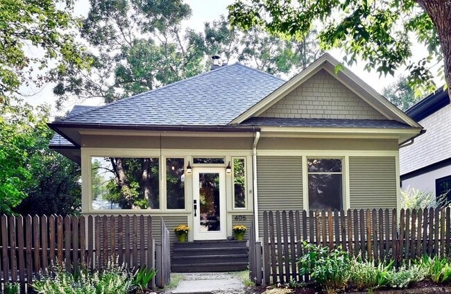 property at 405 N 5th St