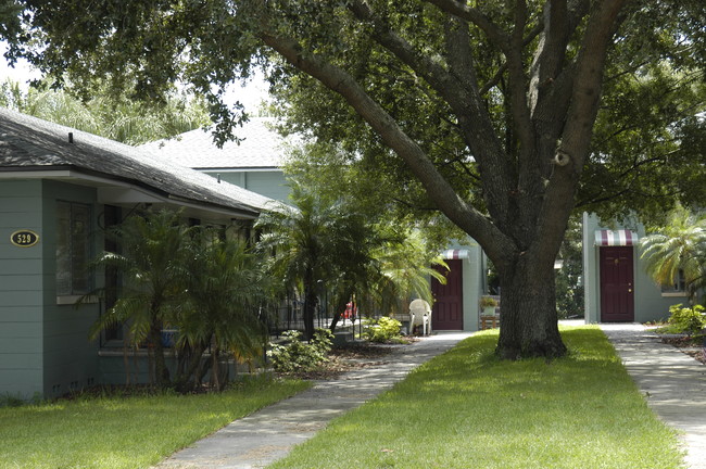 Parkview Cottages B in Lakeland, FL - Building Photo - Building Photo