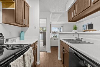 11701 Metric Blvd, Unit 0212 in Austin, TX - Building Photo - Building Photo