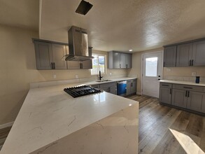 4310 W 159th St in Lawndale, CA - Building Photo - Building Photo