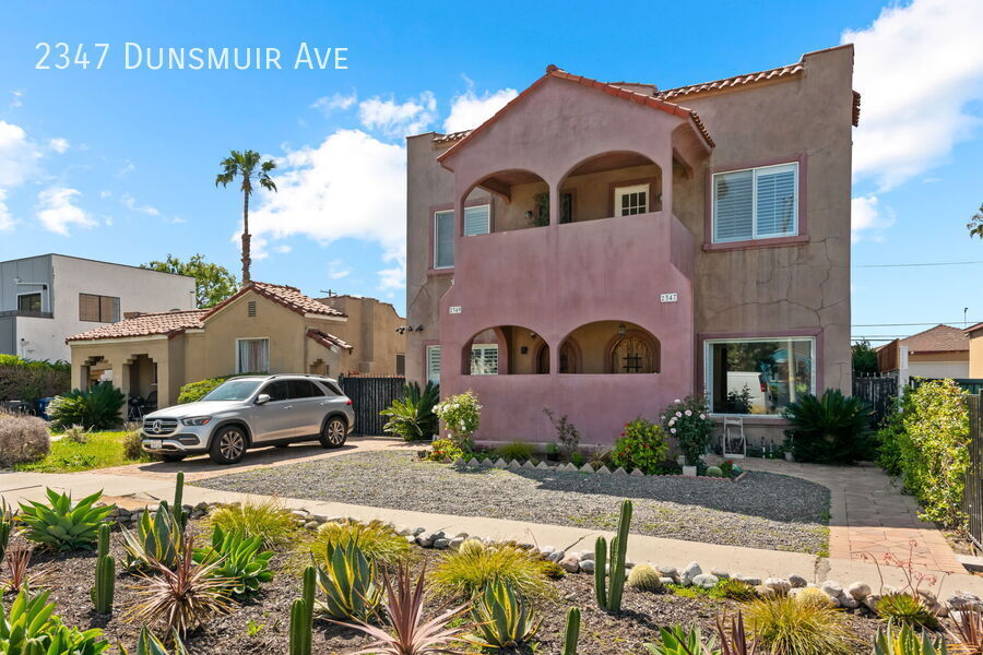2347 S Dunsmuir Ave in Los Angeles, CA - Building Photo
