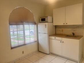 8916 SW 11th St in Miami, FL - Building Photo - Building Photo