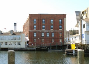 Main Block Building in Mystic, CT - Building Photo - Building Photo