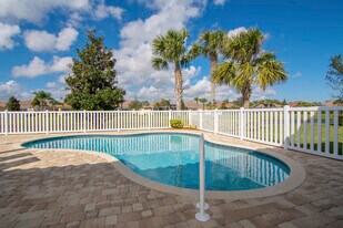 5254 Eleuthra Cir in Vero Beach, FL - Building Photo