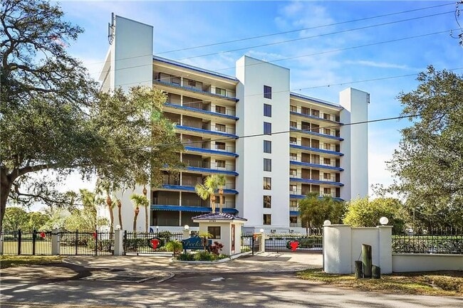 2780 N Riverside Dr in Tampa, FL - Building Photo - Building Photo