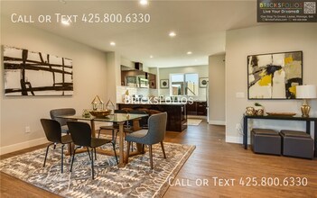 521 Glacier Walk SE in Sammamish, WA - Building Photo - Building Photo