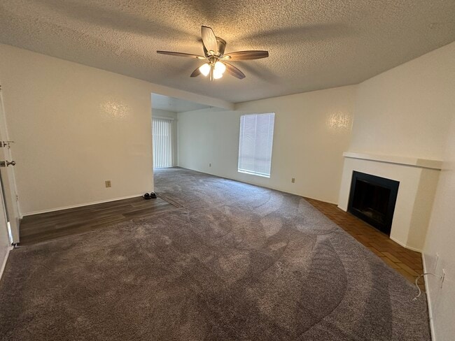 4804 Maybrook Ave, Unit A in Bakersfield, CA - Foto de edificio - Building Photo