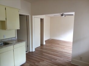2923 River Rd, Unit Studio in Buffalo, NY - Building Photo - Building Photo