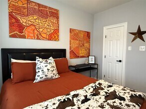 1010 Melneeka Ln in Houston, TX - Building Photo - Building Photo