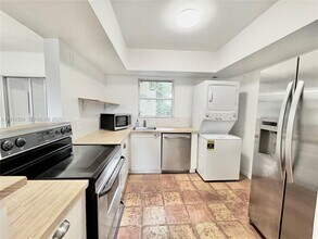 14901 SW 4th St in Pembroke Pines, FL - Foto de edificio - Building Photo