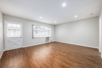 255 S Madison Ave in Pasadena, CA - Foto de edificio - Interior Photo