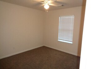 12079 La Salle Oaks in Conroe, TX - Building Photo - Building Photo