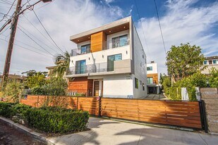 5351 Lexington Ave in Los Angeles, CA - Building Photo
