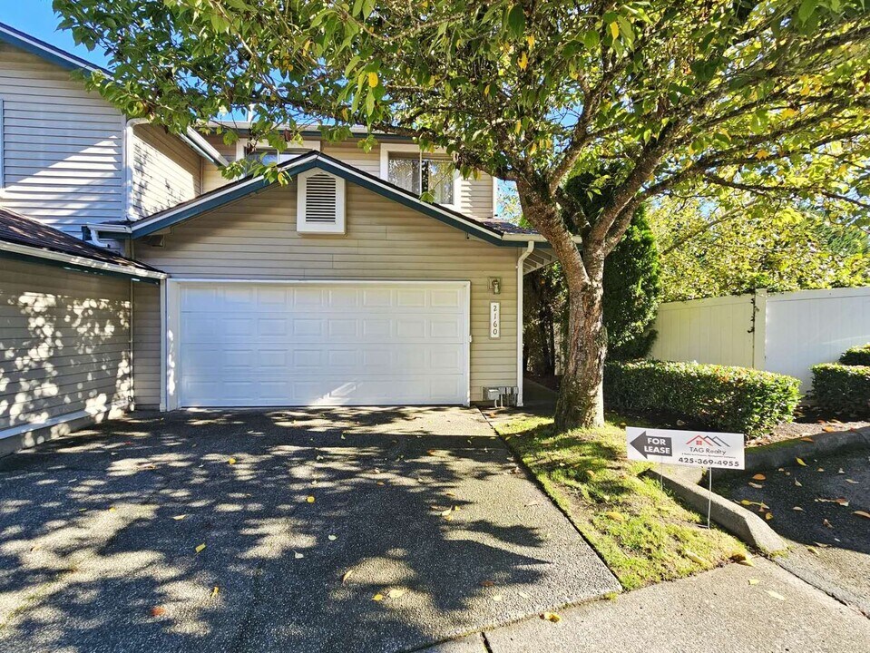 2160 NW Pacific Elm Dr in Issaquah, WA - Building Photo