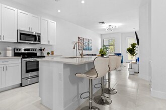 3030 Thomasson Dr in Naples, FL - Building Photo - Building Photo