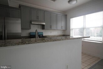 104 Elmcroft Blvd in Rockville, MD - Building Photo - Building Photo