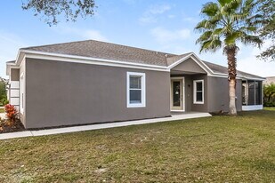 404 Laguna Mill Dr in Ruskin, FL - Building Photo