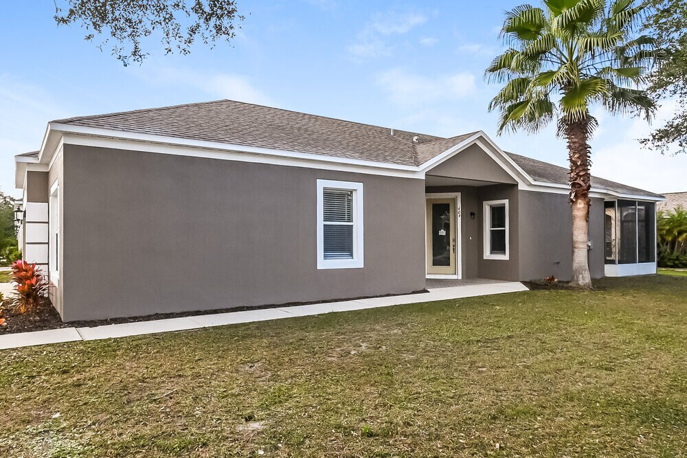 404 Laguna Mill Dr in Ruskin, FL - Building Photo