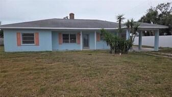 315 Shore Rd in Nokomis, FL - Building Photo