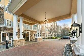 540 Cranbury Rd in East Brunswick, NJ - Foto de edificio - Building Photo