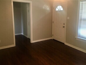 1317 Meadowbrook Dr in Garland, TX - Building Photo - Building Photo